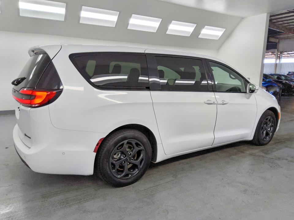 2022 Chrysler Pacifica VIN 2C4RC1L76NR134666 COPART salvage auction — MECHANICAL, CA - CERTIFICATE OF TITLE, sold $4,150 on 2026-07-27 (photo 3)