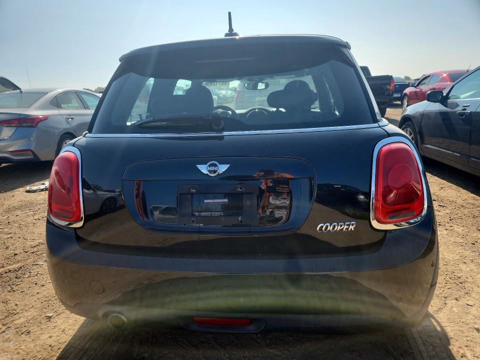 2016 Mini Cooper VIN WMWXP5C5XGT740045 COPART salvage auction — WATER/FLOOD, Il - Cert Of Title-Flood, sold $300 on 2026-08-18 (photo 6)