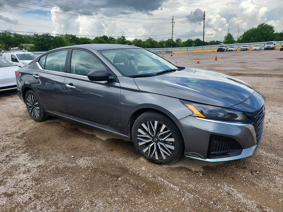 2025 Nissan Altima VIN 1N4BL4DV1SN321098 COPART salvage auction — VANDALISM, Fl - Certificate Of Title, sold $8,400 on 2026-07-27 (photo 4)