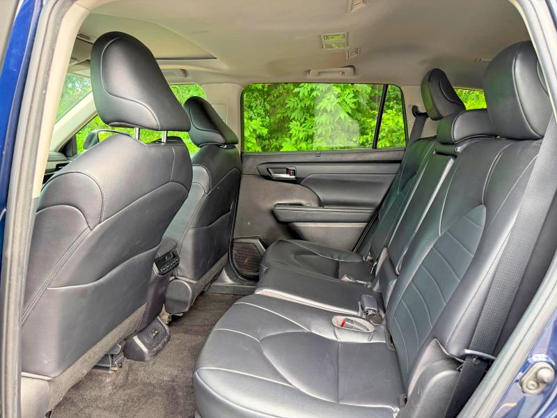 2023 Toyota Highlander VIN 5TDKDRBH3PS036776 COPART salvage auction — MINOR DENT/SCRATCHES, Md - Certificate Of Title, sold $18,600 on 2026-07-24 (photo 9)