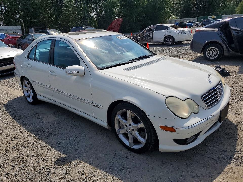 2007 Mercedes-benz C-klasse VIN WDBRF52H97F911682 COPART salvage auction — MINOR DENT/SCRATCHES, WA - VEHICLE CERT OF OWNERSHIP-TITL, sold $500 on 2026-07-20 (photo 4)