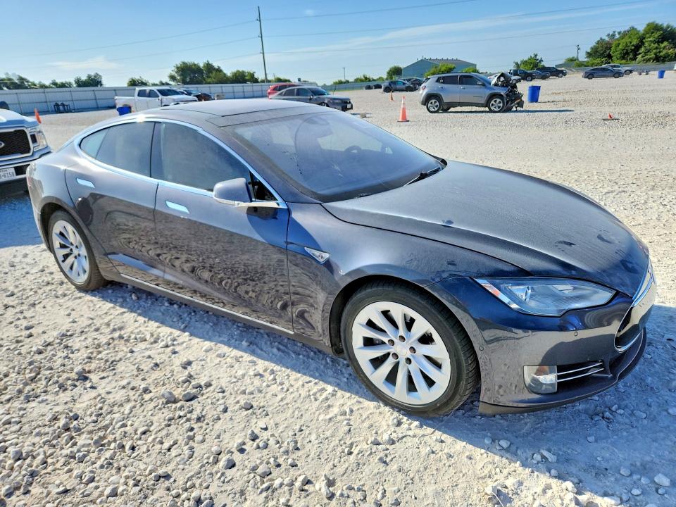 2015 Tesla Model s VIN 5YJSA1E27FF112486 COPART salvage auction — UNDERCARRIAGE, Tx - Certificate Of Title, sold $1,150 on 2026-07-16 (photo 4)