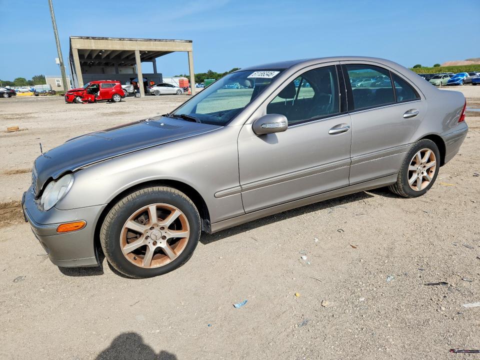 2007 Mercedes-benz C class VIN WDBRF92H77F914023 COPART salvage auction — MINOR DENT/SCRATCHES, FL - CERT OF TITLE-REBUILT, sold $500 on 2026-07-28 (photo 1)