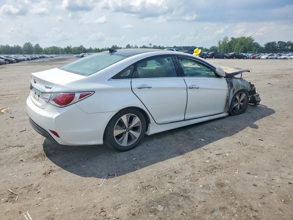 2011 Hyundai Sonata VIN KMHEC4A44BA010724 COPART salvage auction — Burn Engine, VA - CERT OF TITLE - SALVAGE, sold $325 on 2026-07-22 (photo 3)