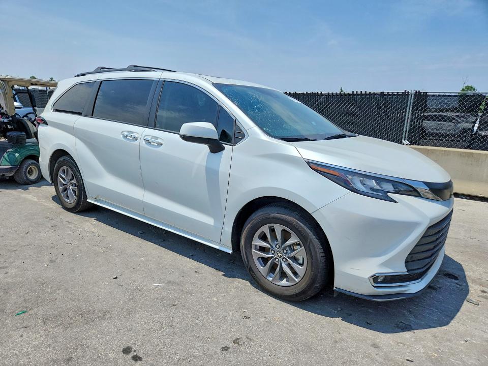 2022 Toyota Sienna VIN 5TDJRKEC5NS091585 COPART salvage auction — FRONT END, IN - CERT OF TITLE-SALVAGE TITLE, sold $21,200 on 2026-08-27 (photo 4)