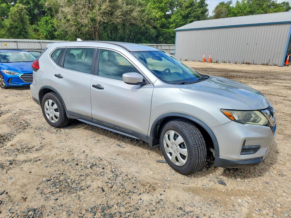 2017 Nissan Rogue VIN 5N1AT2MT0HC813680 COPART salvage auction — REAR END, Fl - Cert Of Title Slvg Rebuildable, sold $1,600 on 2026-07-31 (photo 4)