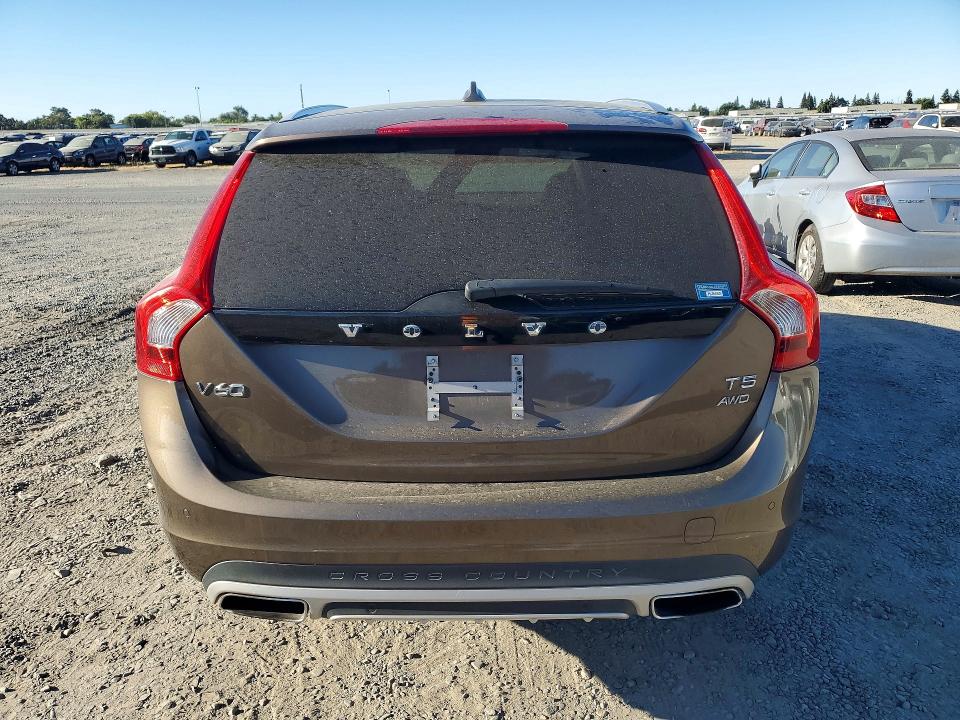2017 Volvo V60 cross country VIN YV440MWK5H1027327 COPART salvage auction — ENGINE BURN, Nv - Dis/Dlr/Exp Only Clean Title, sold $2,400 on 2026-08-06 (photo 6)
