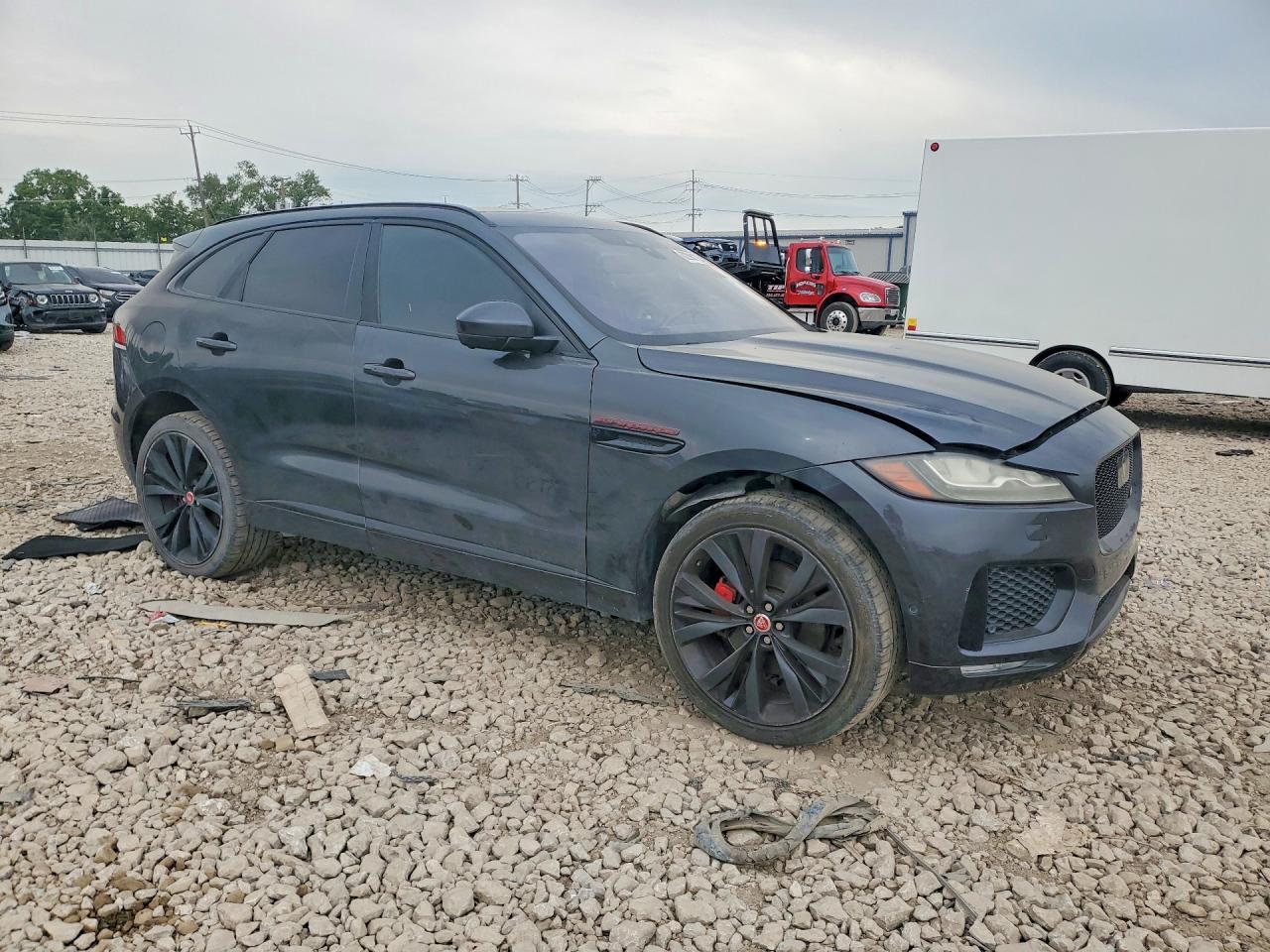 2017 Jaguar F-Pace VIN SADCM2BV6HA498253 COPART salvage auction — Minor Dent/Scratches, Ct - Clean Title, sold $3,750 on 2026-09-25 (photo 4)