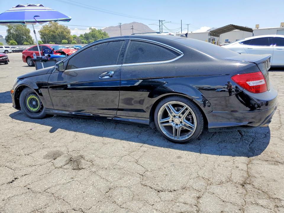 2015 Mercedes-benz C-klasse VIN WDDGJ4HB7FG385734 COPART salvage auction — MINOR DENT/SCRATCHES, Ca - Cert Of Title-Salvaged, sold $1,050 on 2026-07-30 (photo 2)