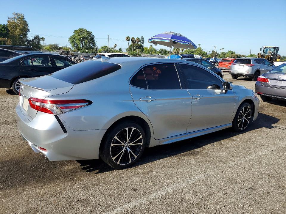 2019 Toyota Camry VIN 4T1B11HK2KU805166 COPART salvage auction — MINOR DENT/SCRATCHES, CA - DIS/DLR/EXP ONLY CLEAN TITLE (P), sold $8,000 on 2026-07-31 (photo 3)
