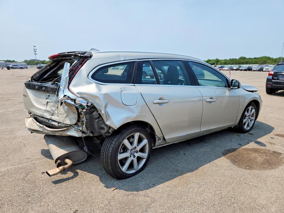 2017 Volvo V60 VIN YV140MEK9H1333302 COPART salvage auction — REAR END, NY - MV-907A SALVAGE CERTIFICATE, sold $225 on 2026-08-03 (photo 3)