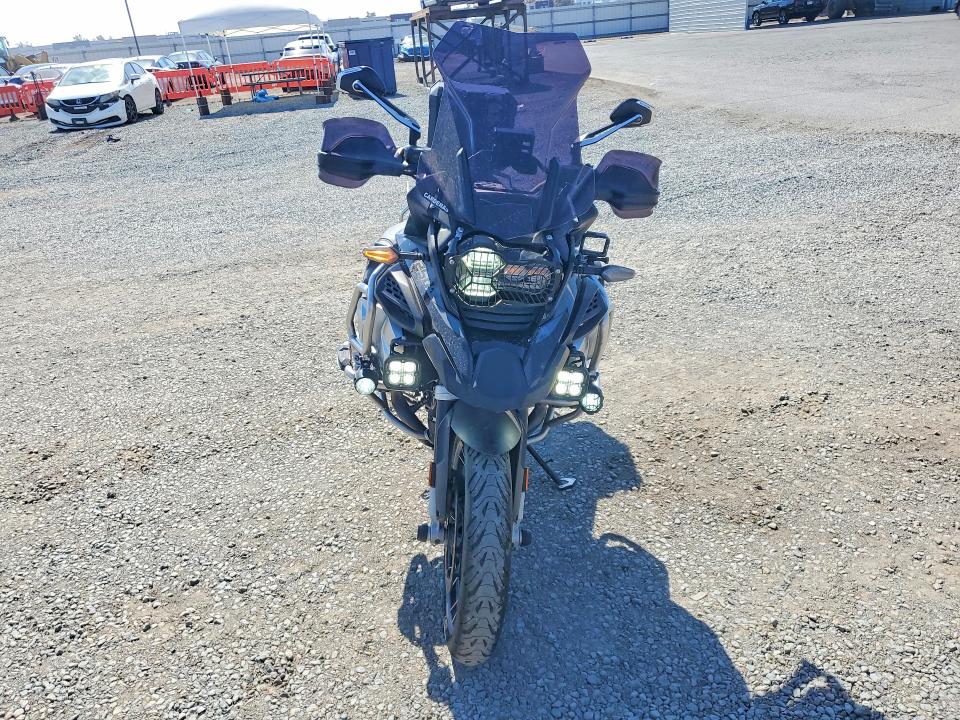2021 BMW R 1250 VIN WB10M1306M6D55375 COPART salvage auction — MINOR DENT/SCRATCHES, CA - DIS/DLR/EXP ONLY CLEAN TITLE, sold $9,300 on 2026-07-31 (photo 2)