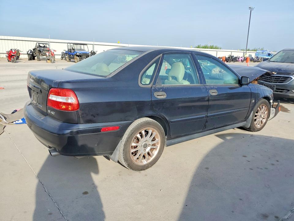 2004 Volvo S40 VIN YV1VS27514F074635 COPART salvage auction — FRONT END, Tx - Salvage Vehicle Title, sold $250 on 2026-08-10 (photo 3)