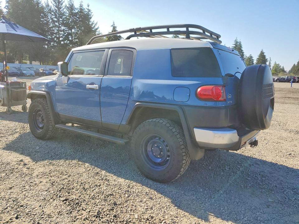 2011 Toyota Fj cruiser VIN JTEBU4BF8BK106429 COPART salvage auction — UNDERCARRIAGE, WA - BILL OF SALE, sold $10,000 on 2026-07-17 (photo 2)