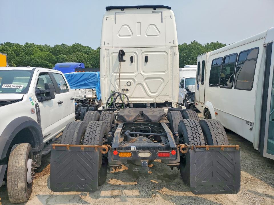 2019 Freightliner All other VIN 3AKJHHDR4KSKY1058 COPART salvage auction — MINOR DENT/SCRATCHES, NJ - CERTIFICATE OF TITLE, sold $11,000 on 2026-07-30 (photo 6)