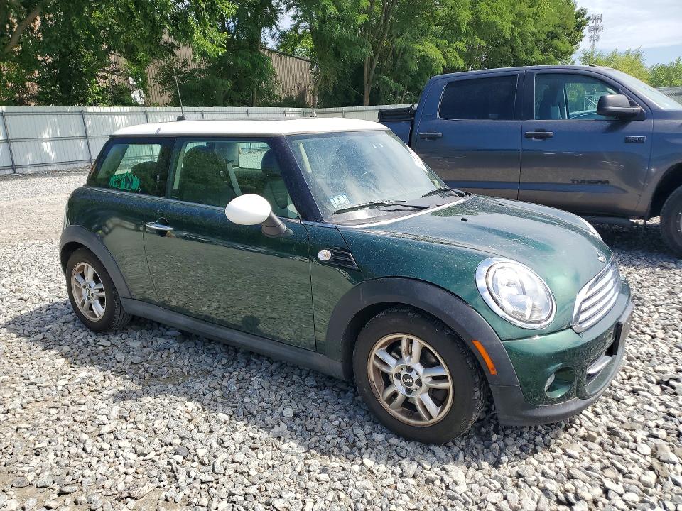 2011 Mini Cooper VIN WMWSU3C53BT098400 COPART salvage auction — MINOR DENT/SCRATCHES, Ma - Certificate Of Title, sold $925 on 2026-07-30 (photo 4)