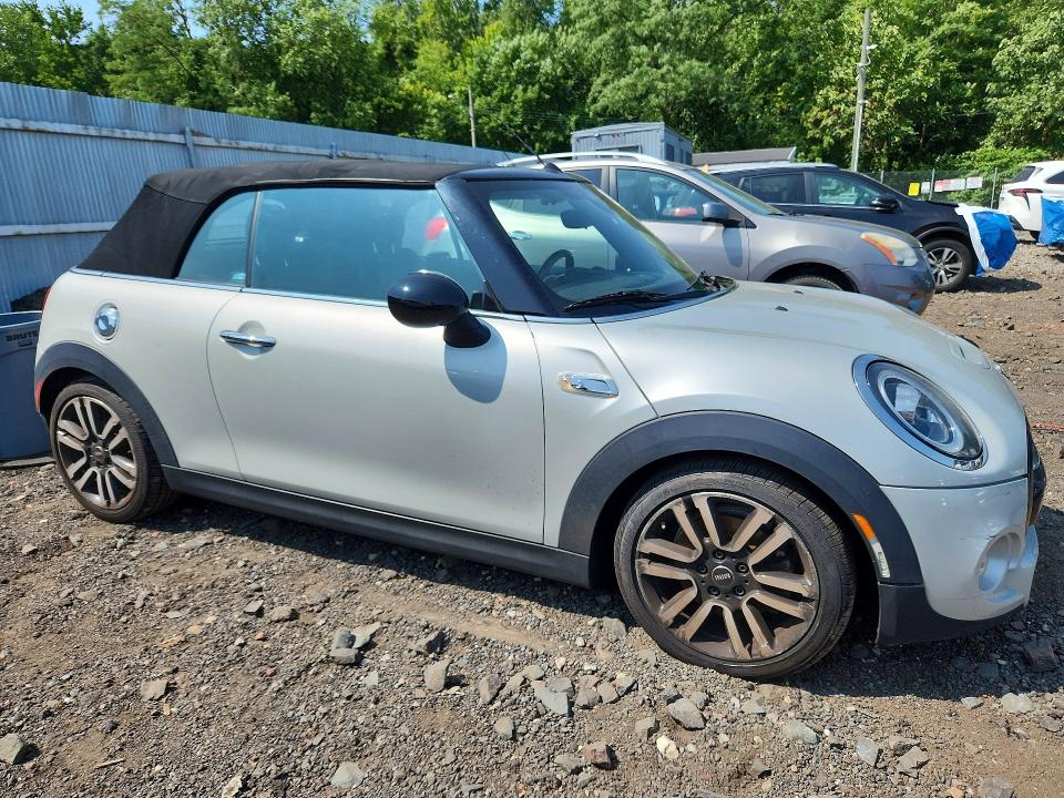 2019 Mini Cooper VIN WMWWG9C50K3E40190 COPART salvage auction — WATER/FLOOD, Ny - Mv907A-Flood Salvage, sold $2,750 on 2026-08-17 (photo 4)