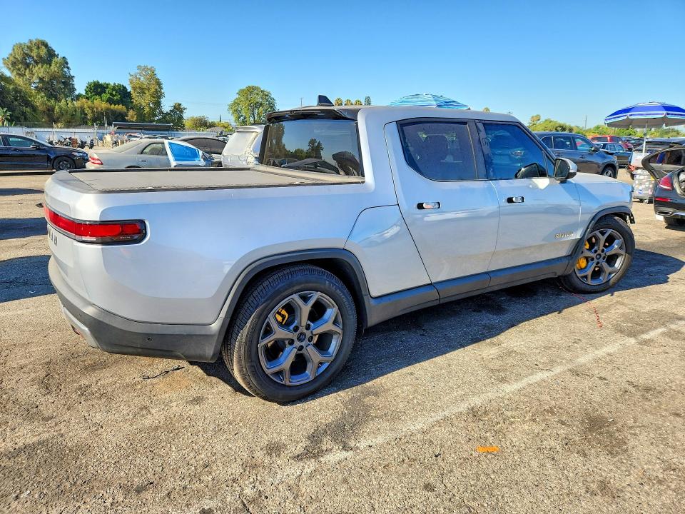 2022 Rivian R1t VIN 7FCTGAAL8NN006771 COPART salvage auction — FRONT END, CA - SALVAGE CERTIFICATE, sold $2,200 on 2026-07-21 (photo 3)
