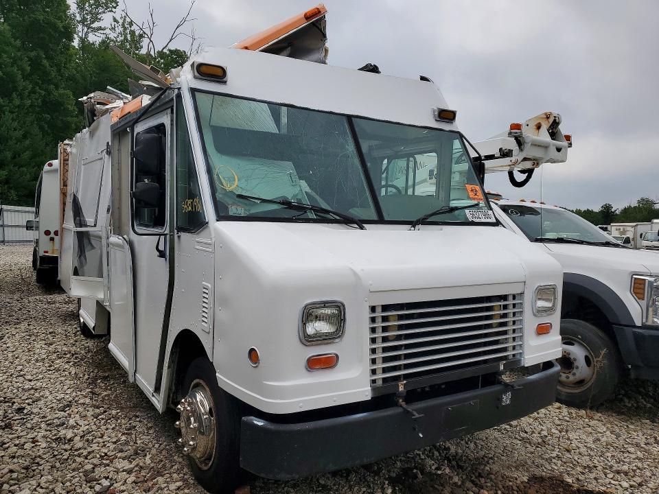 2007 Freightliner Chassis VIN 4UZAAPDHX7CY44917 COPART salvage auction — ROOF, MA - CERT OF TITLE-SALVAGE (P), sold $125 on 2026-08-12 (photo 4)