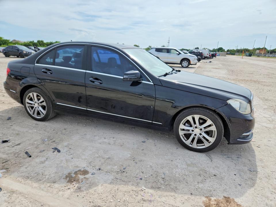 2013 Mercedes-benz C-klasse VIN WDDGF4HB3DR270535 COPART salvage auction — MINOR DENT/SCRATCHES, FL - CERTIFICATE OF TITLE, sold $425 on 2026-08-04 (photo 4)