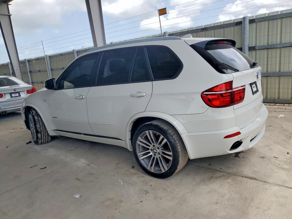 2013 BMW X5 VIN 5UXZV8C57DL426589 COPART salvage auction — MINOR DENT/SCRATCHES, Fl - Certificate Of Title, sold $300 on 2026-07-29 (photo 2)