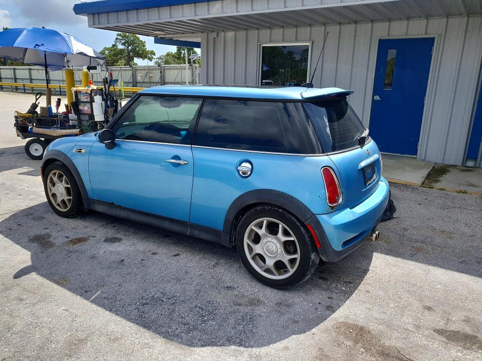 2005 Mini Cooper VIN WMWRE33565TL14014 COPART salvage auction — SIDE, Fl - Cert Of Title Slvg Rebuildable, sold $275 on 2026-08-12 (photo 2)