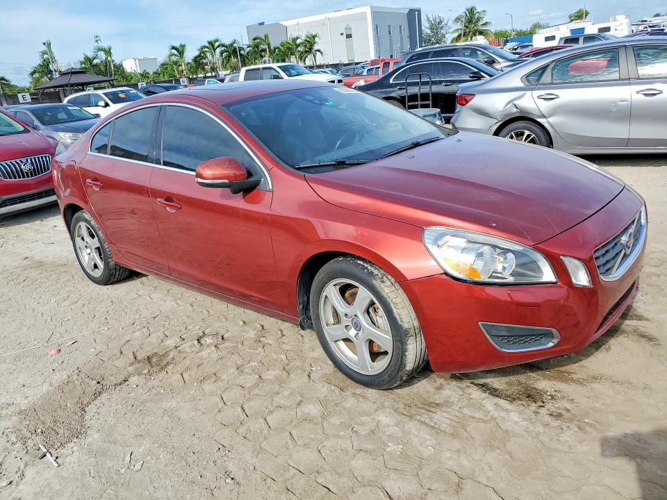 2013 Volvo S60 VIN YV1612FH8D2205019 COPART salvage auction — MINOR DENT/SCRATCHES, Fl - Certificate Of Title, sold $500 on 2026-08-18 (photo 4)
