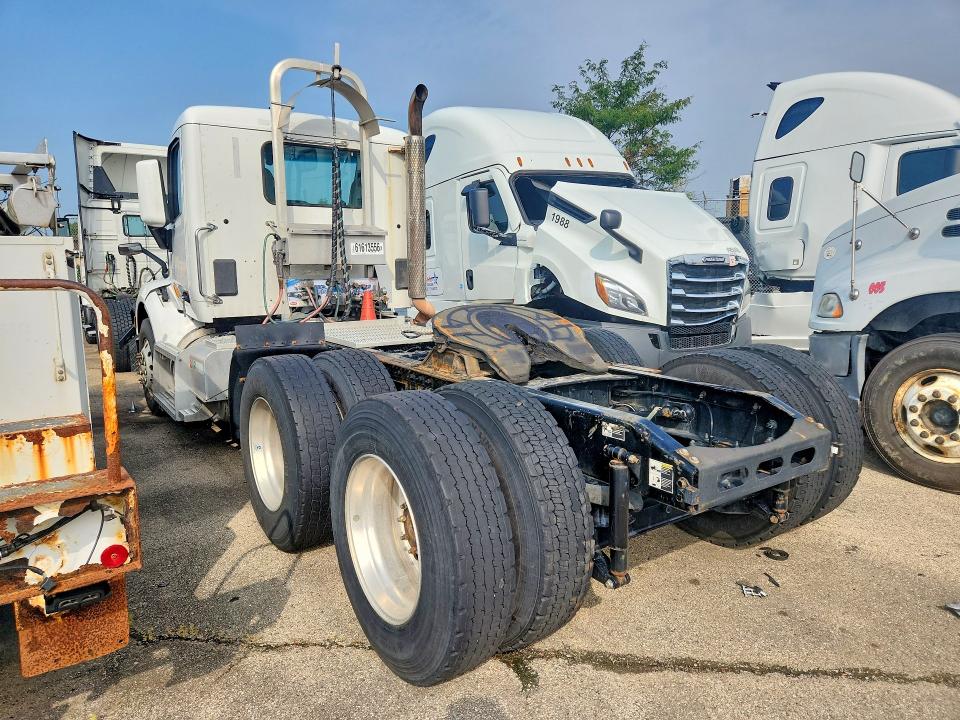 2021 Peterbilt All models VIN 1XPBDP9XXMD760939 COPART salvage auction — MECHANICAL, CT, sold $13,800 on 2026-09-02 (photo 2)