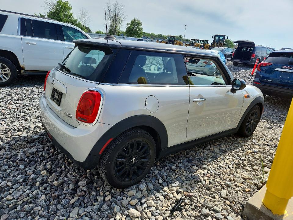 2015 Mini Cooper VIN WMWXM5C50F3A56986 COPART salvage auction — MINOR DENT/SCRATCHES, Wi - Junked Vehicle Bill Of Sale, sold $1,200 on 2026-08-17 (photo 3)
