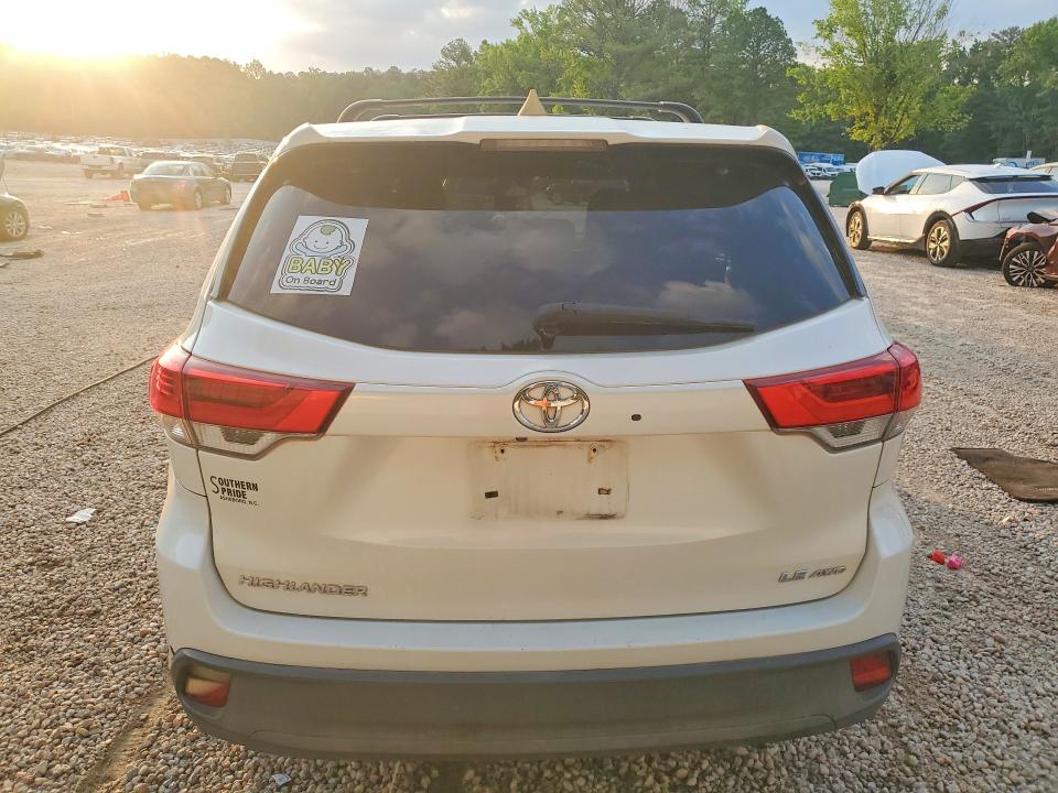 2017 Toyota Highlander VIN 5TDBZRFH4HS452610 COPART salvage auction — FRONT END, Nc - Salvage Certificate Of Title, sold $7,000 on 2026-08-21 (photo 6)