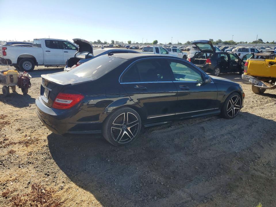 2013 Mercedes-benz C-klasse VIN WDDGF4HB2DA872826 COPART salvage auction — MECHANICAL, CA - DIS/DLR/EXP ONLY CLEAN TITLE, sold $900 on 2026-08-04 (photo 3)