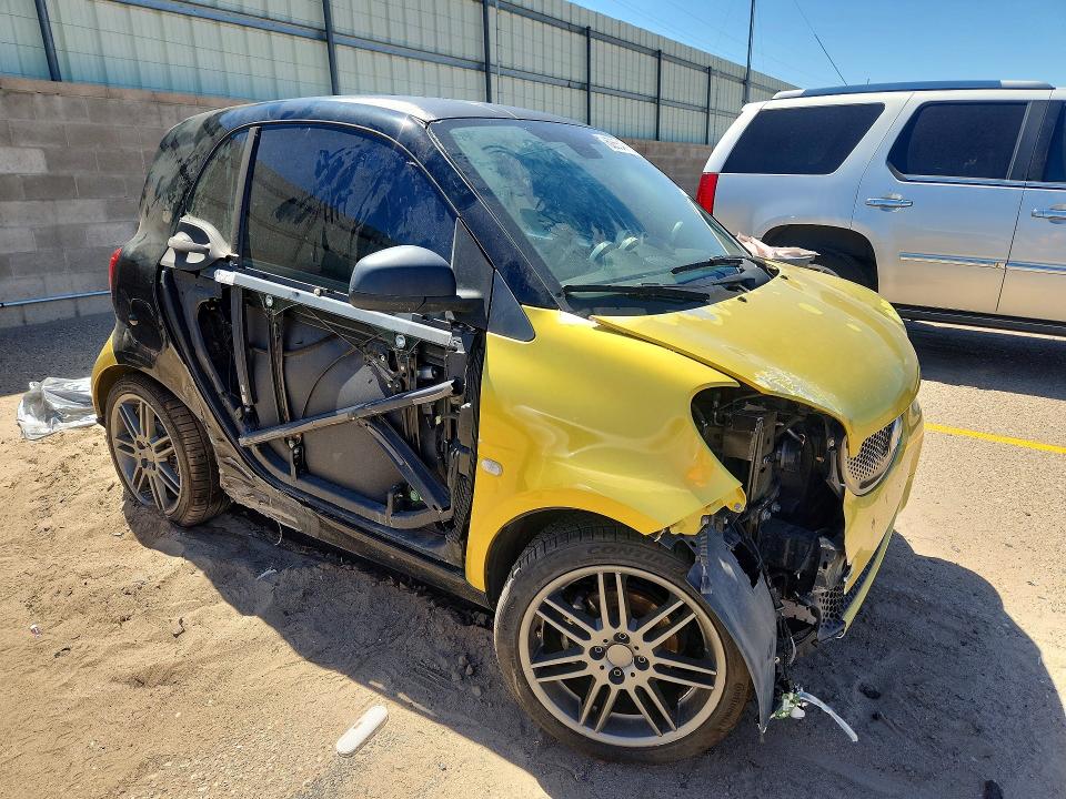 2016 Smart Fortwo VIN WMEFJ5DA7GK071929 COPART salvage auction — FRONT END, Nm - Cert Of Title-Salvage, sold $500 on 2026-09-17 (photo 4)