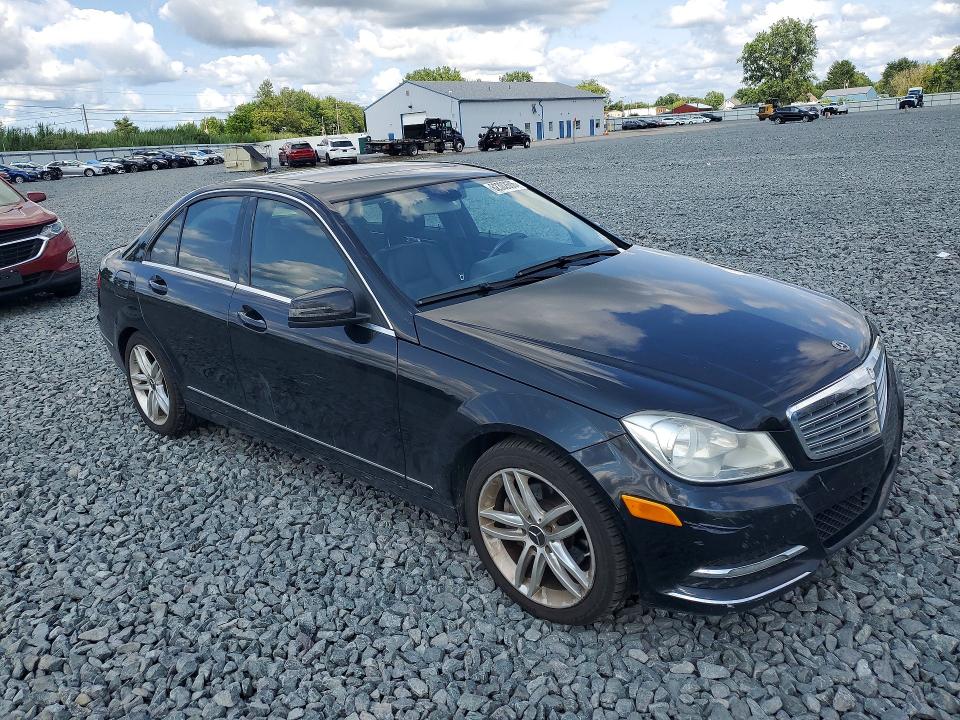 2012 Mercedes-benz C-klasse VIN WDDGF8BB2CA669871 COPART salvage auction — HAIL, Oh - Certificate Of Title, sold $500 on 2026-08-06 (photo 4)
