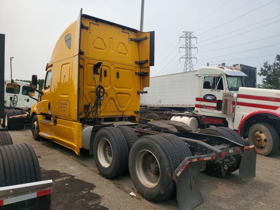 2020 Freightliner All other VIN 3AKJHHDR9LSLP1260 COPART salvage auction — MINOR DENT/SCRATCHES, NJ - CERTIFICATE OF TITLE, sold $10,900 on 2026-07-30 (photo 2)