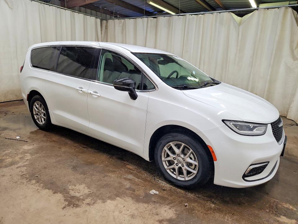 2024 Chrysler Pacifica VIN 2C4RC1BG3RR116410 COPART salvage auction — MINOR DENT/SCRATCHES, Tx - Certificate Of Title, sold $7,600 on 2026-07-28 (photo 4)