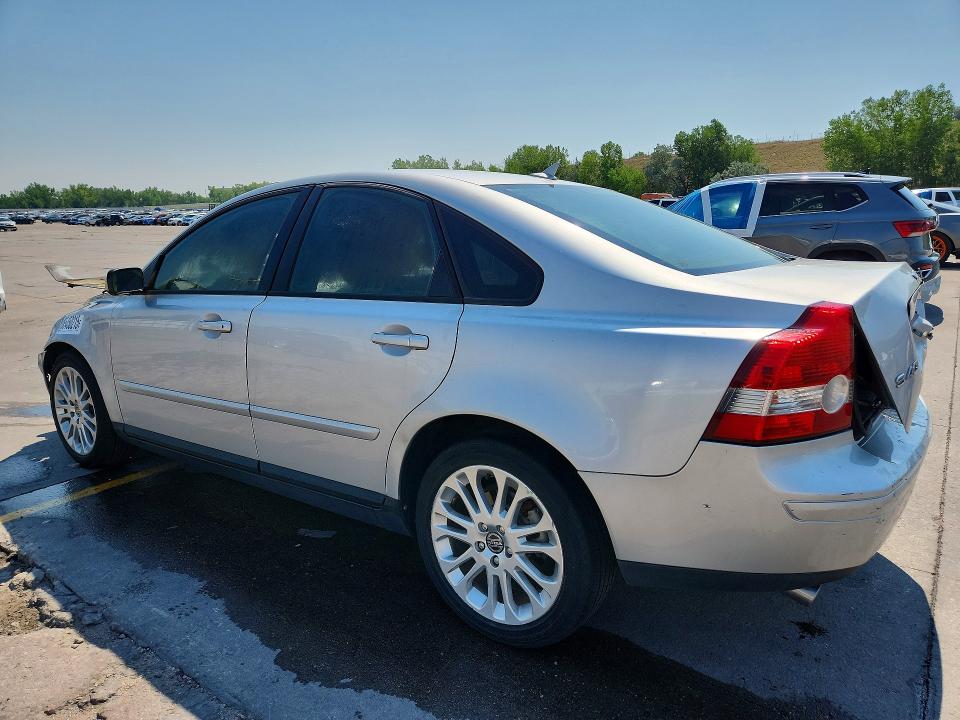 2005 Volvo S40 VIN YV1MS682452050801 COPART salvage auction — BURN, Co - Non-Repairable Cert Of Title, sold $250 on 2026-08-12 (photo 2)