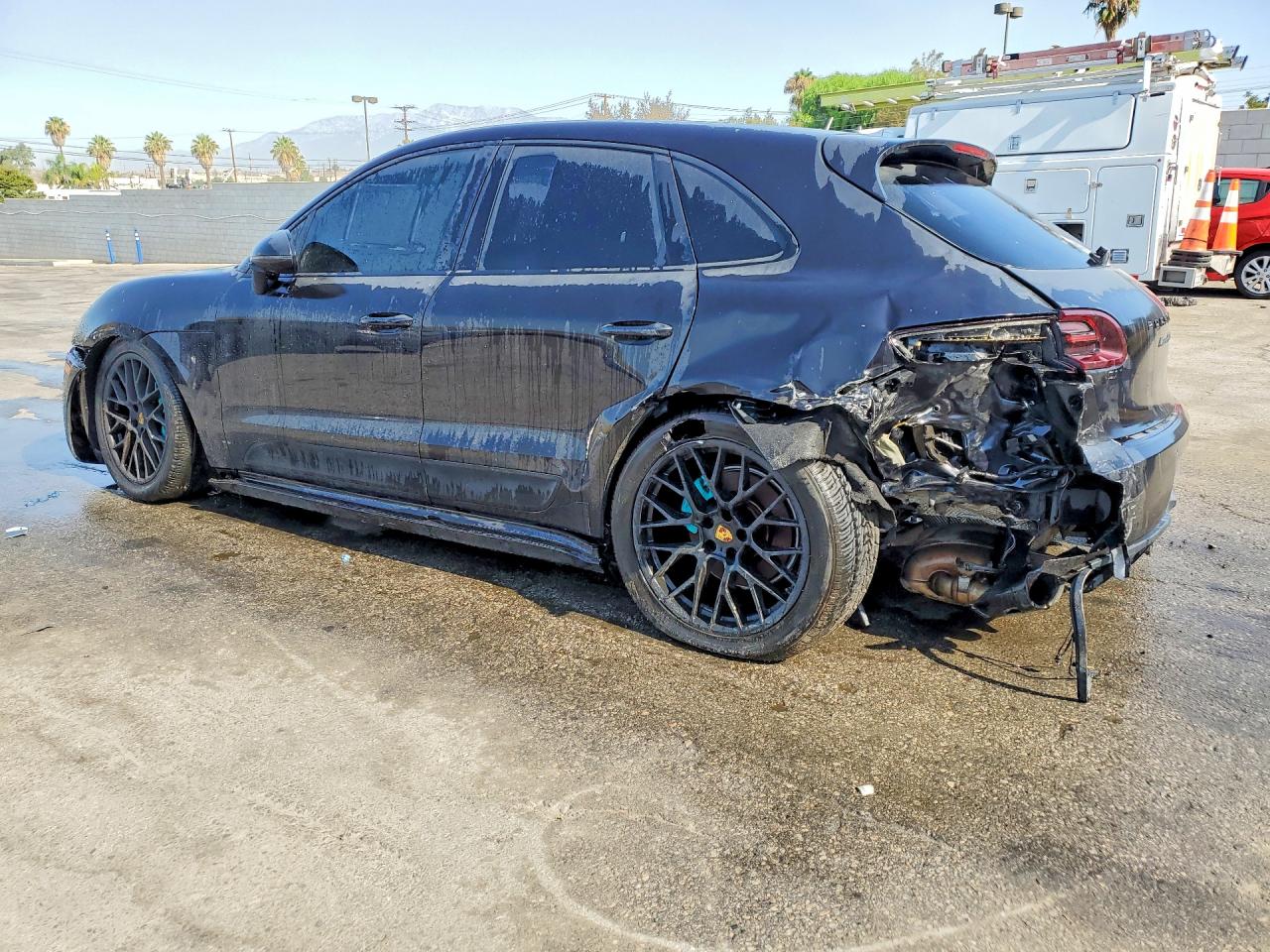 2017 Porsche Macan VIN WP1AG2A5XHLB50132 COPART salvage auction — Rear End, CA - DIS/DLR/EXP ONLY CLEAN TITLE, sold $3,550 on 2026-09-03 (photo 2)