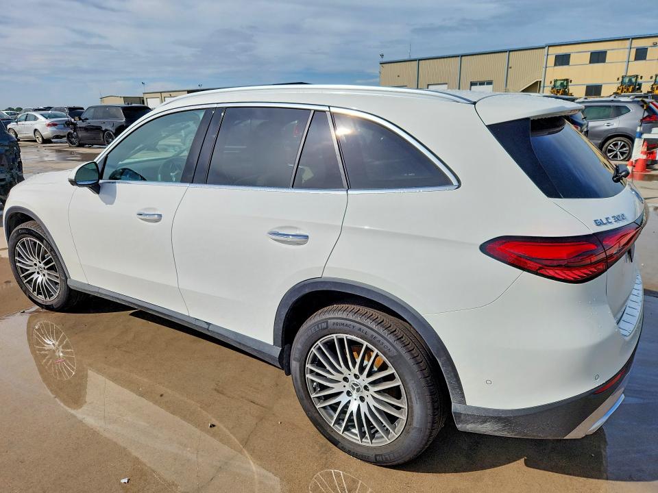 2025 Mercedes-benz Glc VIN W1NKM4HB4SF287829 COPART salvage auction — WATER/FLOOD, Tx - Salvage Title-Flood Damage, sold $11,000 on 2026-07-30 (photo 2)