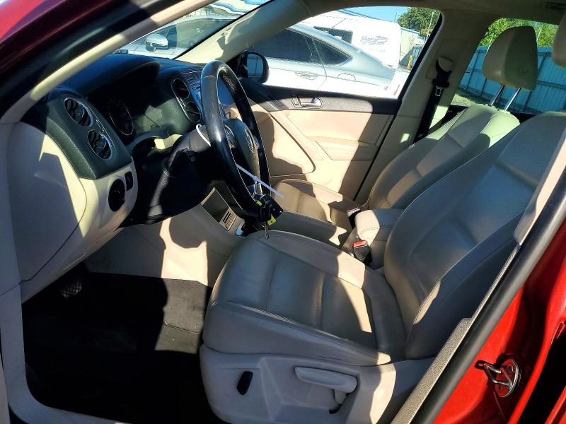 2010 Volkswagen Tiguan VIN WVGAV7AX4AW002306 COPART salvage auction — MINOR DENT/SCRATCHES, CA - DIS/DLR/EXP ONLY CLEAN TITLE, sold $275 on 2026-08-04 (photo 7)