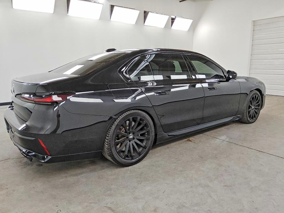 2023 BMW 7 series VIN WBA33EJ01PCN17880 COPART salvage auction — MINOR DENT/SCRATCHES, Il - Certificate Of Title, sold $62,500 on 2026-08-06 (photo 3)