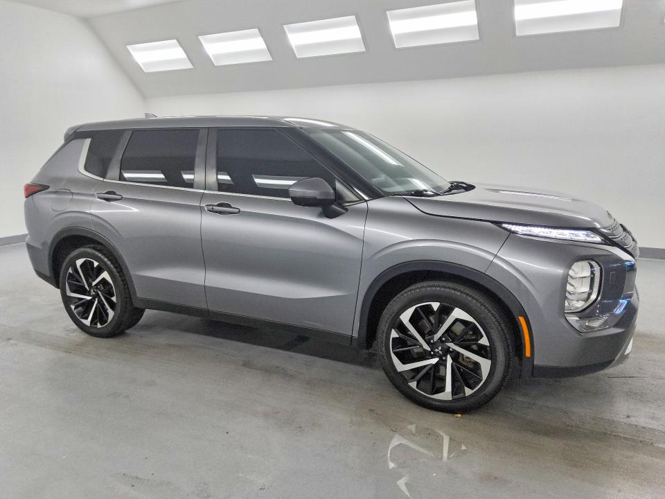 2022 Mitsubishi Outlander VIN JA4J4UA88NZ043521 COPART salvage auction — MINOR DENT/SCRATCHES, Ca - Certificate Of Title, sold $90 on 2026-07-28 (photo 4)