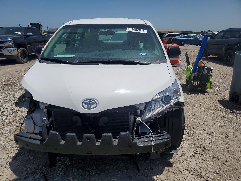 2017 Toyota Sienna VIN 5TDZZ3DC3HS884947 COPART salvage auction — FRONT END, Tx - Salvage Vehicle Title, sold $3,300 on 2026-07-23 (photo 5)
