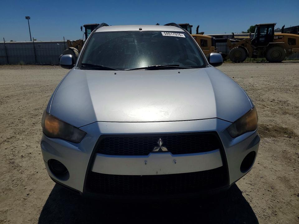 2010 Mitsubishi Outlander VIN JA4AT2AW3AZ014203 COPART salvage auction — MINOR DENT/SCRATCHES, CA - DIS/DLR/EXP ONLY CLEAN TITLE, sold $250 on 2026-07-23 (photo 5)