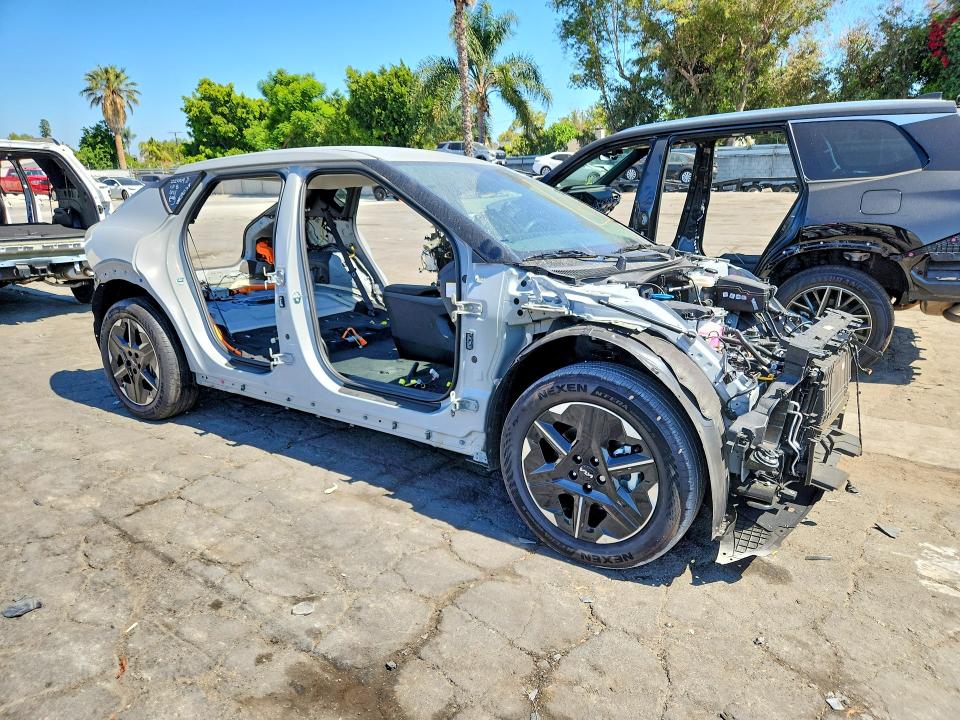 2025 Kia Ev6 VIN 5XYC3DJC5SG014039 COPART salvage auction — STRIPPED, Ca - Certificate Of Title, sold $60 on 2026-07-28 (photo 4)