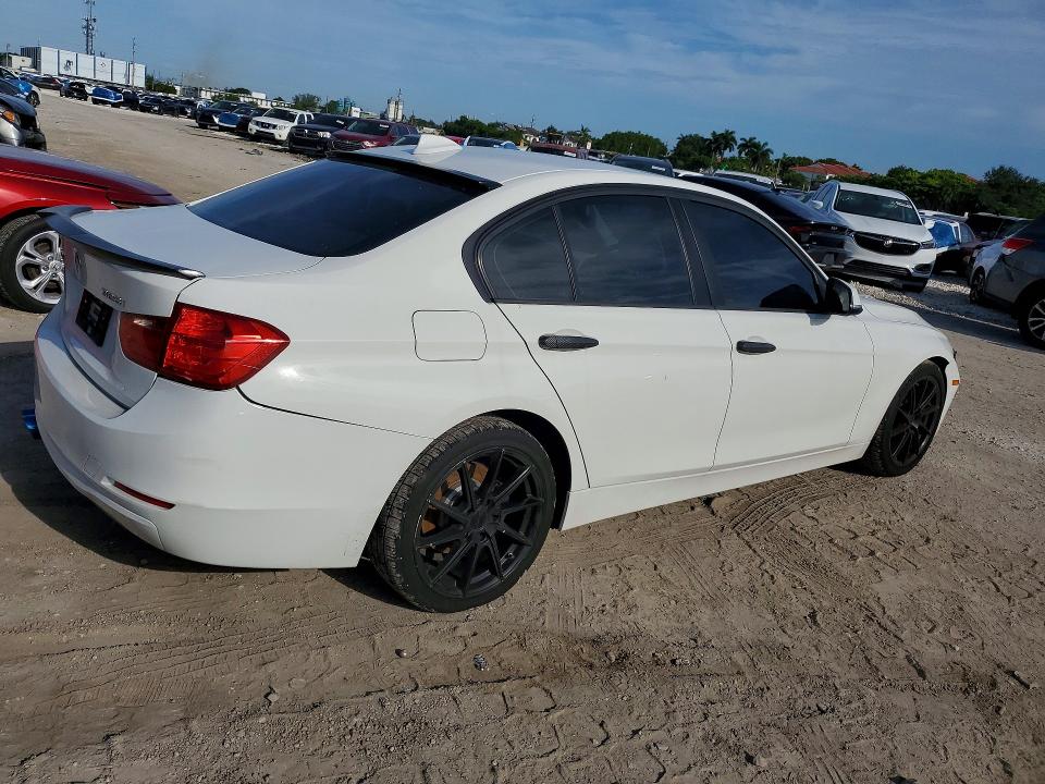 2014 BMW 3er VIN WBA3B5C57EP652654 COPART salvage auction — FRONT END, Mt - Certificate Of Title, sold $700 on 2026-08-21 (photo 3)