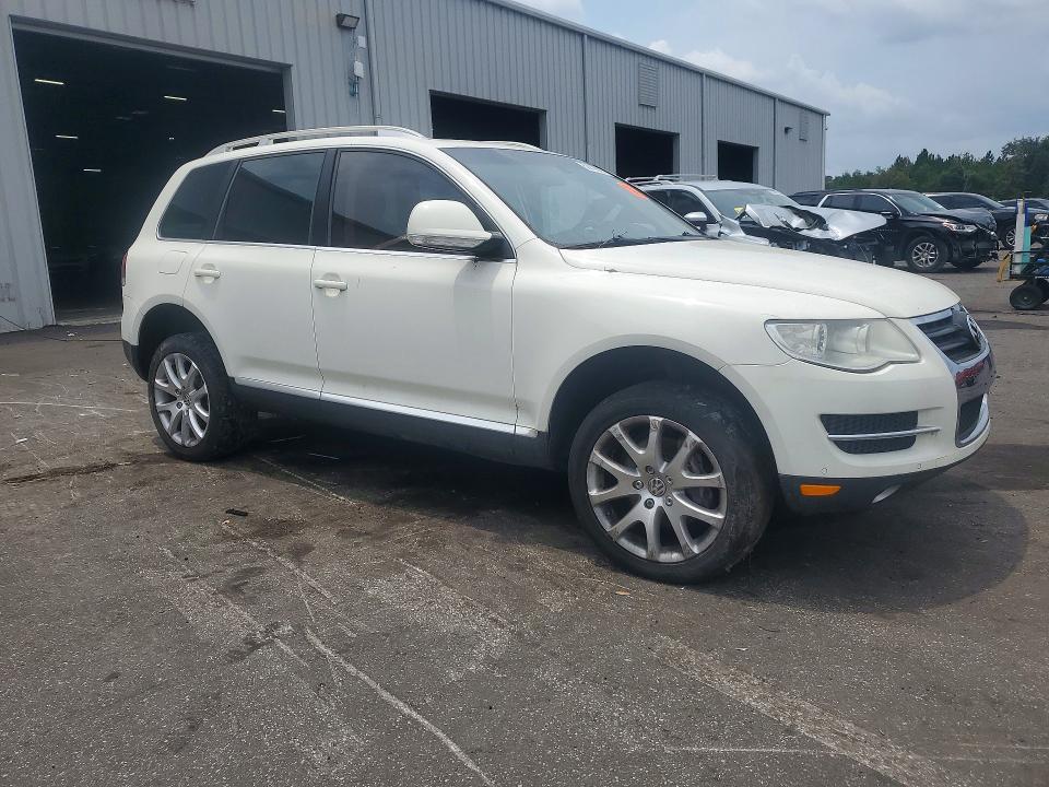 2010 Volkswagen Touareg VIN WVGBF7A95AD004354 COPART salvage auction — NORMAL WEAR, Fl - Certificate Of Title, sold $175 on 2026-08-03 (photo 4)