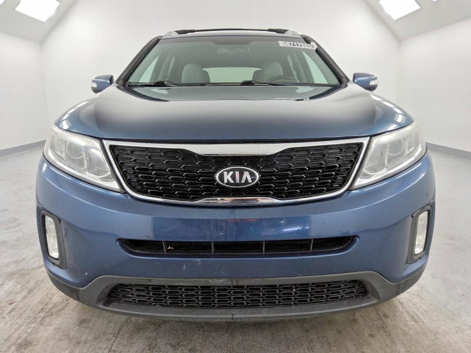 2015 Kia Sorento VIN 5XYKT4A62FG570577 COPART salvage auction — MINOR DENT/SCRATCHES, AZ - CERTIFICATE OF TITLE, sold $1,000 on 2026-07-28 (photo 5)