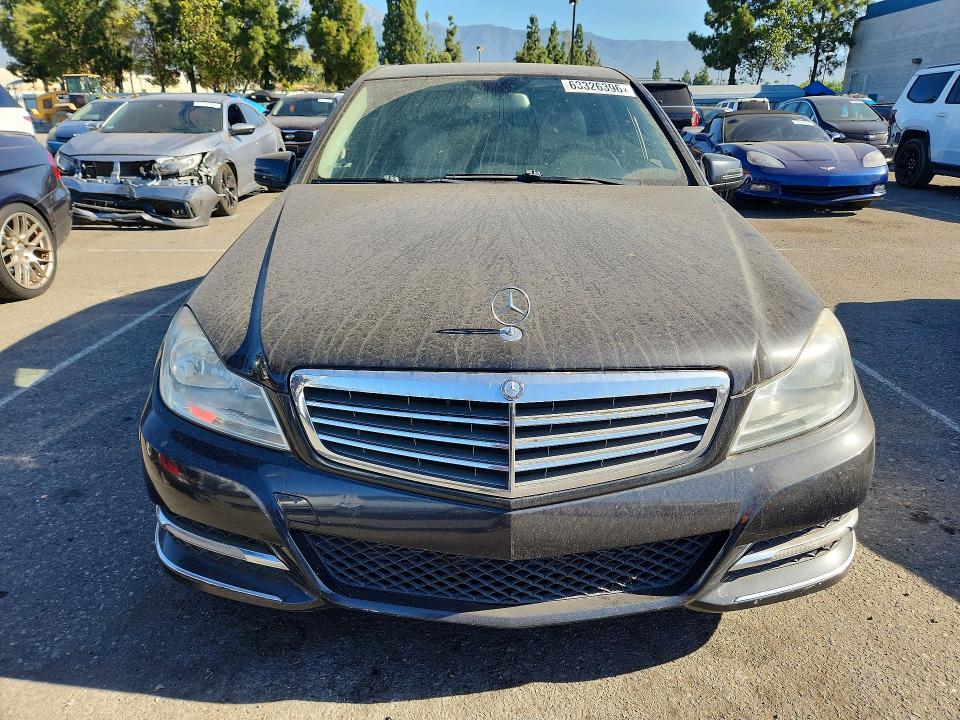2012 Mercedes-benz C-klasse VIN WDDGF4HB0CR235773 COPART salvage auction — MINOR DENT/SCRATCHES, In - Dis/Dlr/Exp Only Clean Title, sold $525 on 2026-08-13 (photo 5)