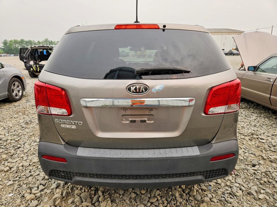 2013 Kia Sorento VIN 5XYKT3A1XDG330141 COPART salvage auction — MINOR DENT/SCRATCHES, NJ - CERTIFICATE OF TITLE, sold $1,800 on 2026-07-20 (photo 6)