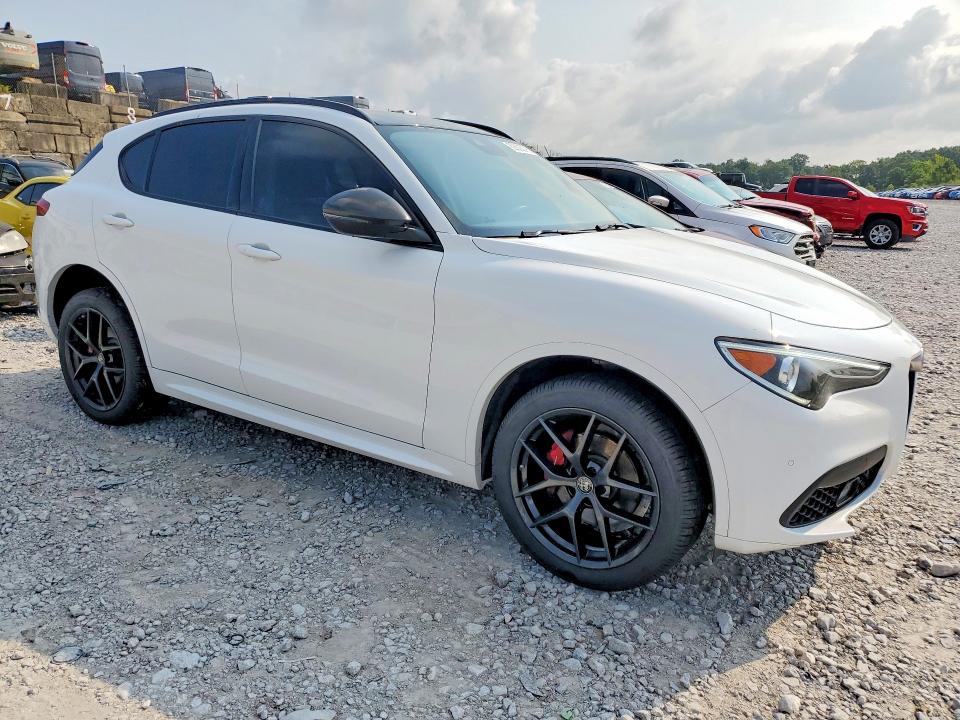 2020 Alfa romeo Stelvio VIN ZASPAKAN7L7C74672 COPART salvage auction — UNDERCARRIAGE, Ky - Cert Of Title-Salvage, sold $4,500 on 2026-08-21 (photo 4)
